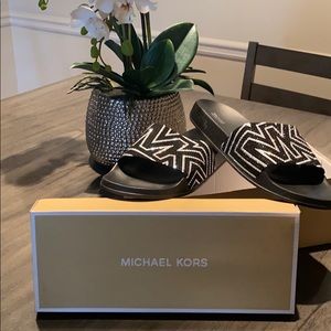 Michael Kors Gilmore Slide - Black/ Size 9